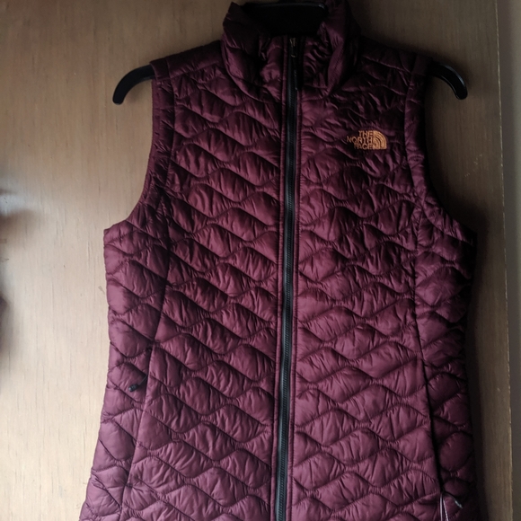 The Northface Thermoball Vest Women's - Picture 3 of 8